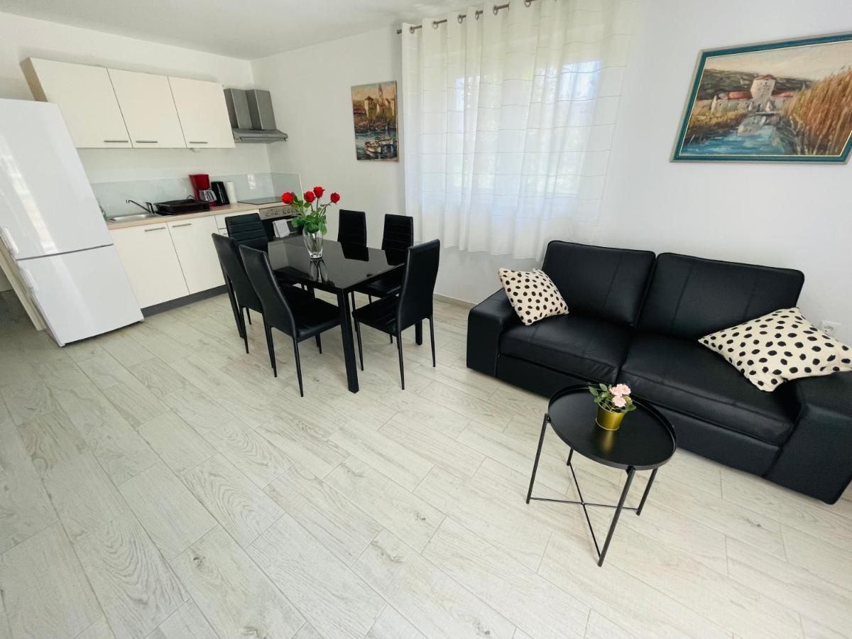 Apartment Paulina Trogir Exterior photo