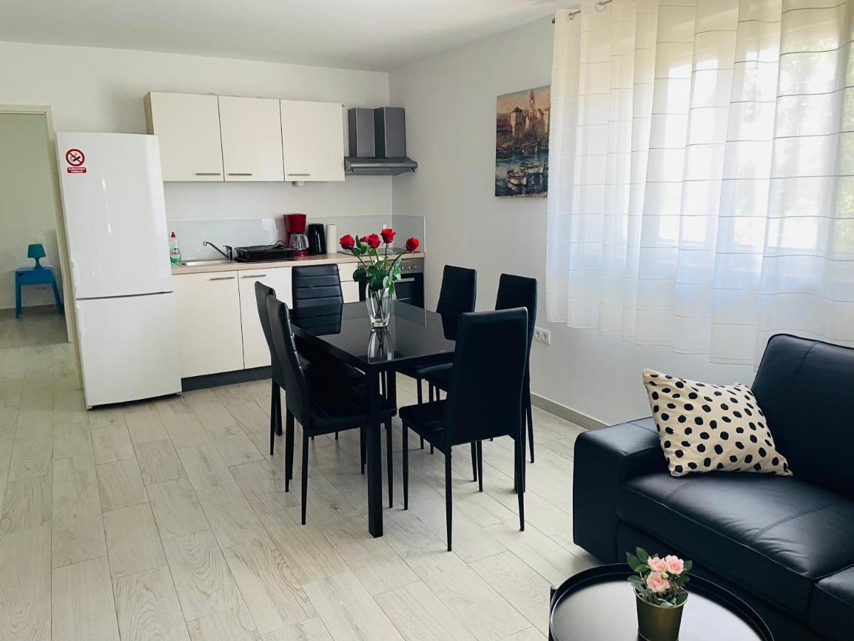 Apartment Paulina Trogir Exterior photo