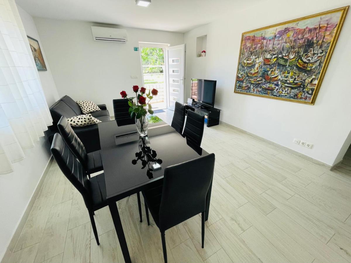 Apartment Paulina Trogir Exterior photo